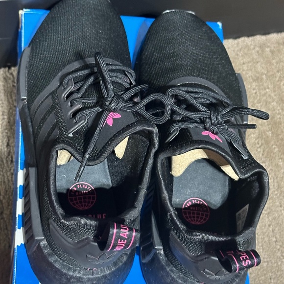 NEW WITH BOX! Adidas NMD R1 Primeblue All Black Womens Shoes size 5.5 - Picture 6 of 14